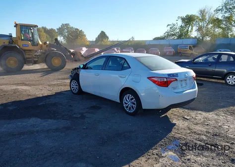 2017 Toyota Corolla Le z USA, uszkodzony, nr VIN 5YFBURHE7HP725517